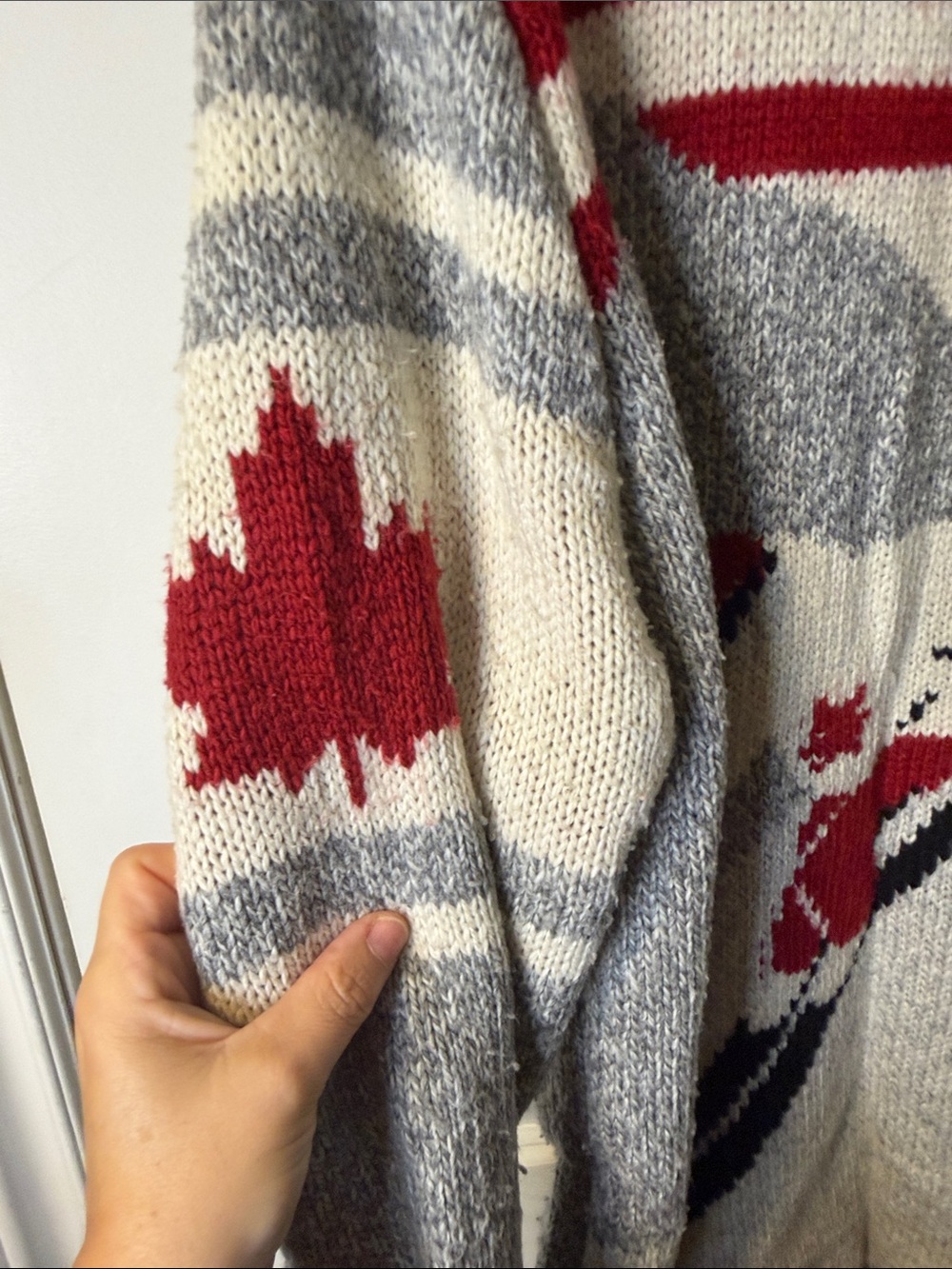 Men's Shawl-Collar Zip Sweater Jacket in Gray, Cream & Red Accent - Picture 5 of 7